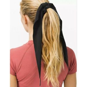 Lululemon Uplifting Scrunchie *flow